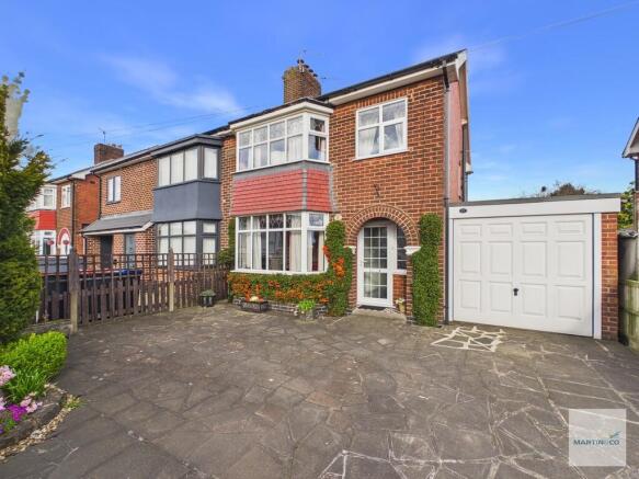 3 bed property, in Farleys Lane, £260,000
