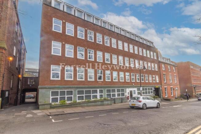 1 bed property, in Winckley Square, £120,000