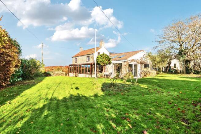 6 bed property, in Churchill Green, £795,000