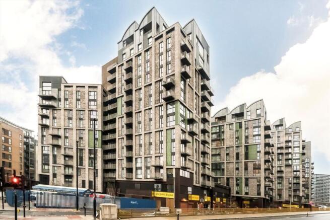 1 bed property, in Caxton Street North, £325,000