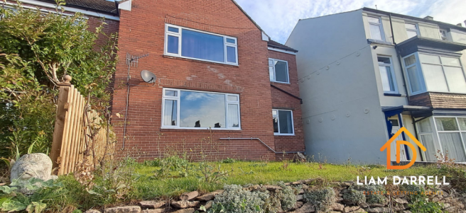 2 bed property, in Falsgrave Road, £110,000