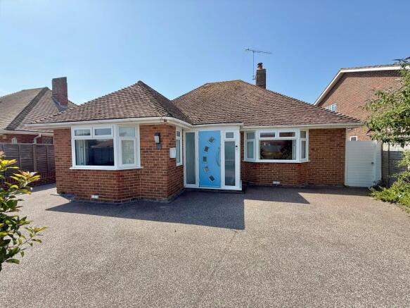 3 bed property, in Sutton Avenue, £749,000