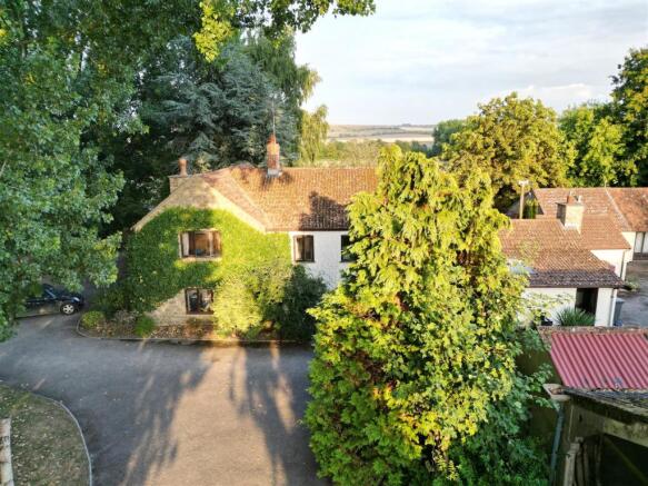 6 bed property, in Hisomley, £1,600,000