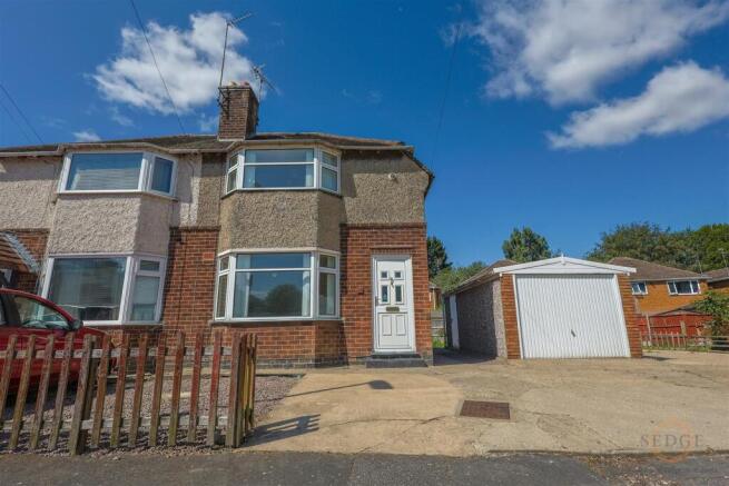 3 bed property, in Ellen Crescent, £180,000