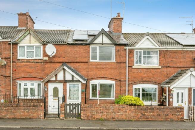 3 bed property, in Victoria Street, £100,000