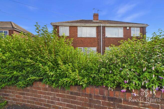 3 bed property, in Eastfield Drive, £140,000