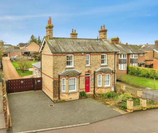 3 bed property, in Stotfold Road, £750,000