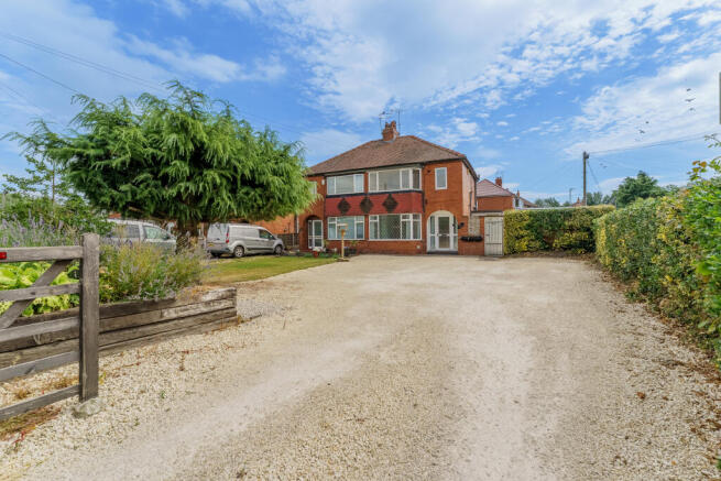 3 bed property, in Park Lane, £300,000
