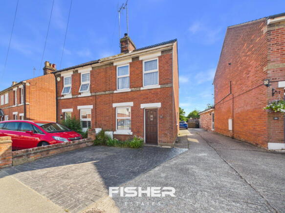 3 bed property, in Colchester Road, £350,000