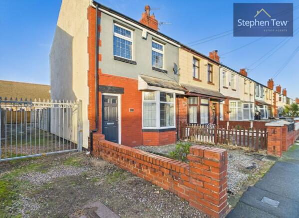 2 bed property, in Endsleigh Gardens, £100,000