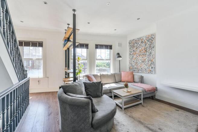 3 bed property, in Queenstown Road, £550,000