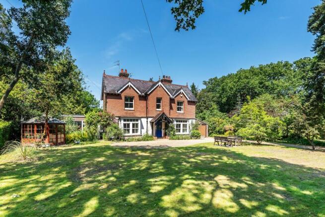 3 bed property, in Pinehurst, £950,000