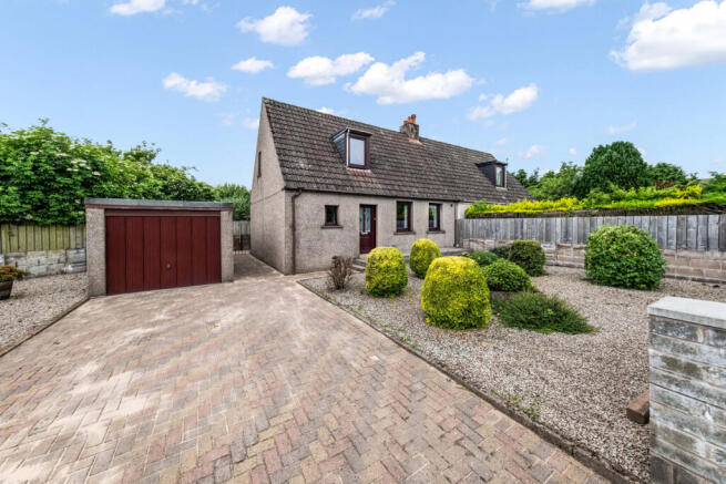 3 bed property, in Hall Road, £185,000