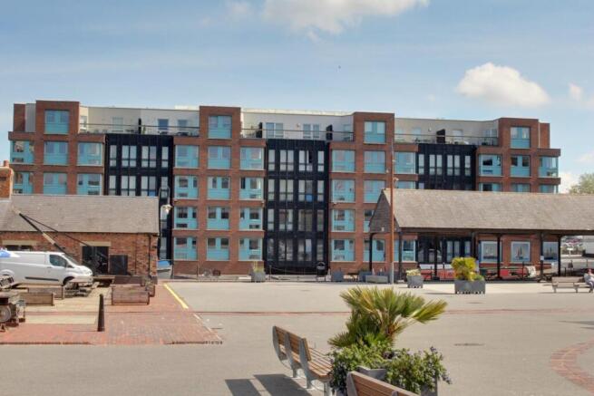 1 bed property, in Barge Arm, £147,000