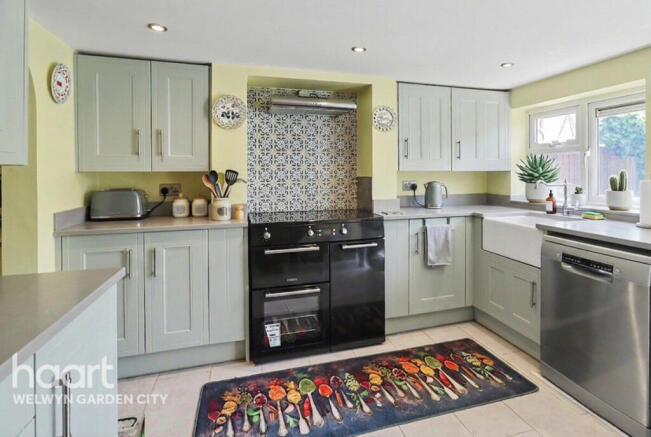 3 bed property, in Codicote Road, £450,000