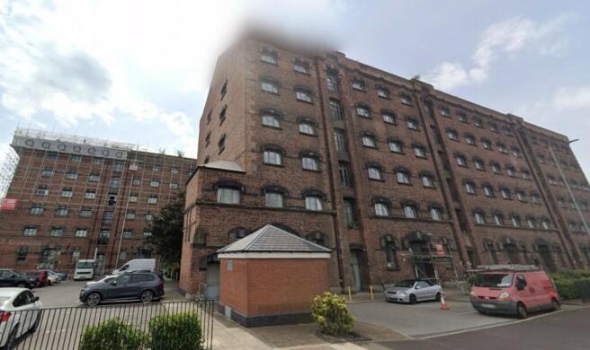 1 bed property, in Dock Road, £87,000