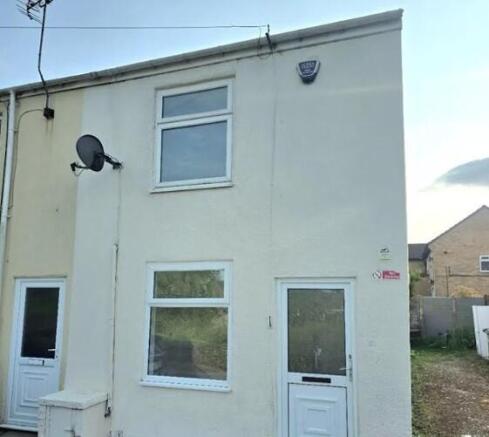 2 bed property, in Blacks Lane, £135,000