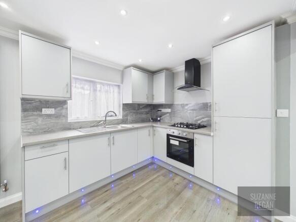 3 bed property, in Bulls Head Lane, £220,000