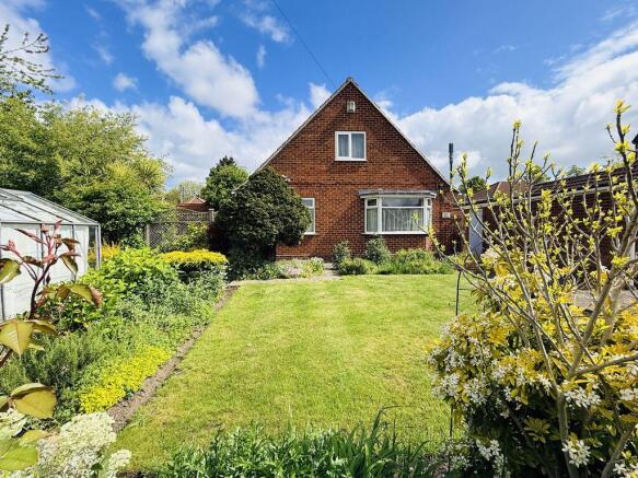 2 bed property, in Cranbrook Road, £399,950