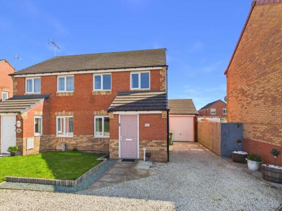 3 bed property, in Griffin Road, £180,000