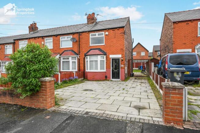 2 bed property, in Gilbert Road, £150,000