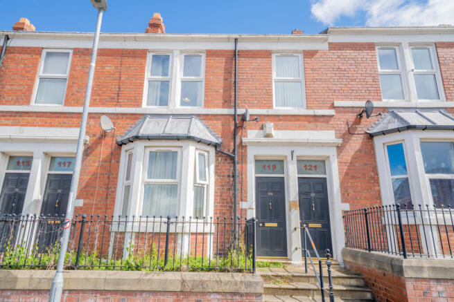 3 bed property, in Rawling Road, £70,000