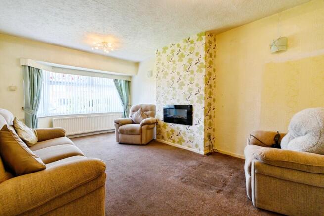 3 bed property, in Hardfield Road, £250,000