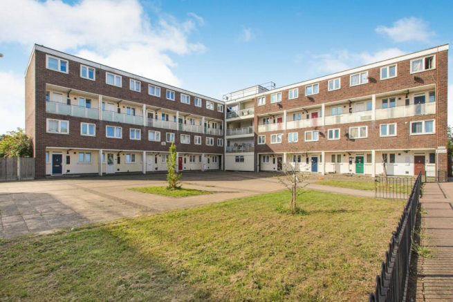 2 bed property, in Penmon Road, £216,000