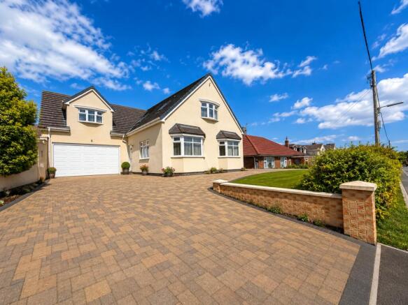 4 bed property, in Worsall Road, £300,000