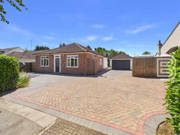 4 bed property, in Crick Road, £600,000