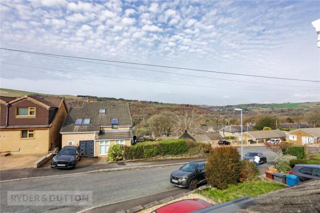 3 bed property, in Redwood Road, £365,000