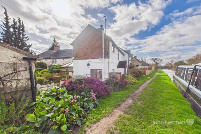2 bed property, in Lichfield Road, £275,000