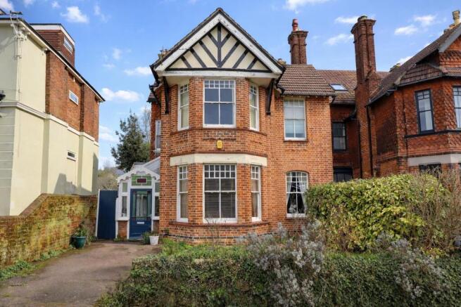 6 bed property, in 33 Springfield Road, £650,000