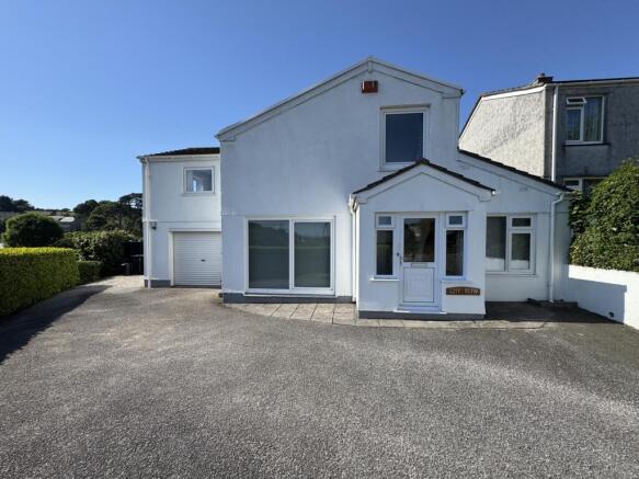 4 bed property, in Roseland Crescent, £475,000