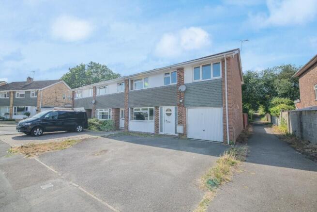5 bed property, in Latham Road, £375,000