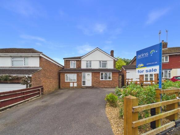 5 bed property, in Bowfell Close, £650,000