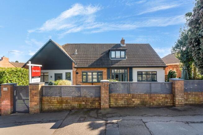 5 bed property, in Prospect Road, £600,000