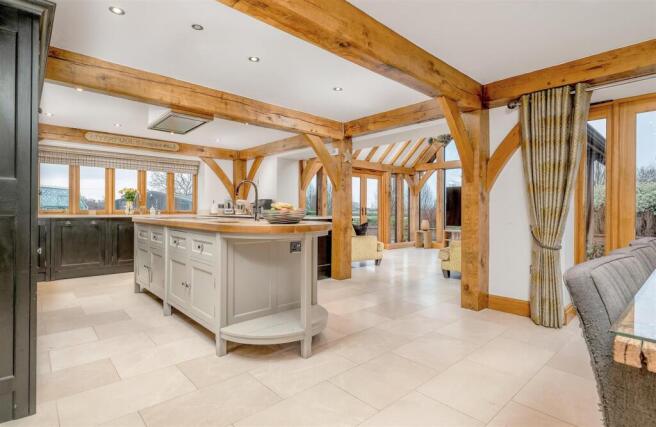4 bed property, in Portway House & Annexe, £1,795,000