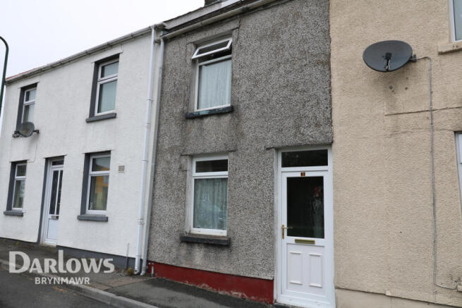 2 bed property, in Worcester Street, £65,000
