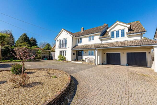 5 bed property, in Chadbury, £1,250,000