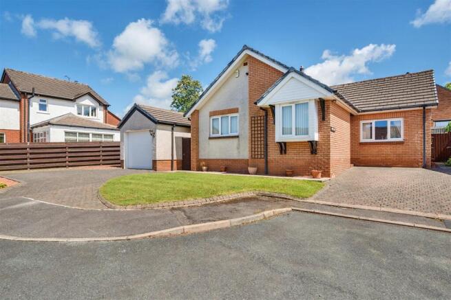 2 bed property, in Buttermere Close, £305,000
