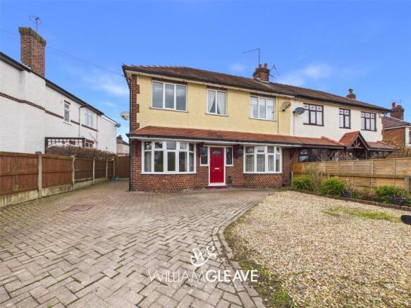 3 bed property, in Wepre Park, £240,000